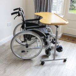 Verstelbare bed / stoel tafel met wieltjes