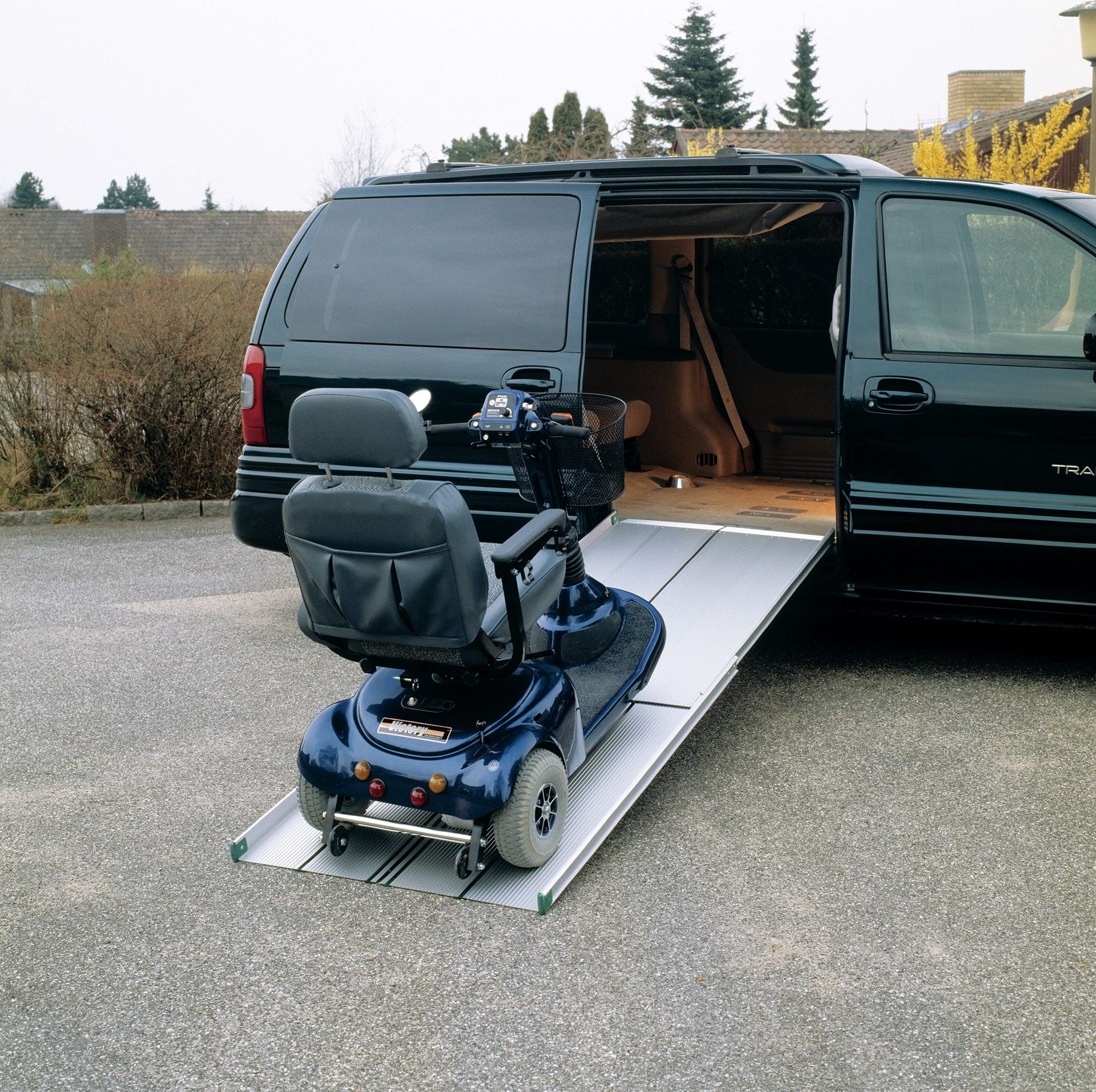 6082-03-suitcaseramp-location-2002-compressor.jpg