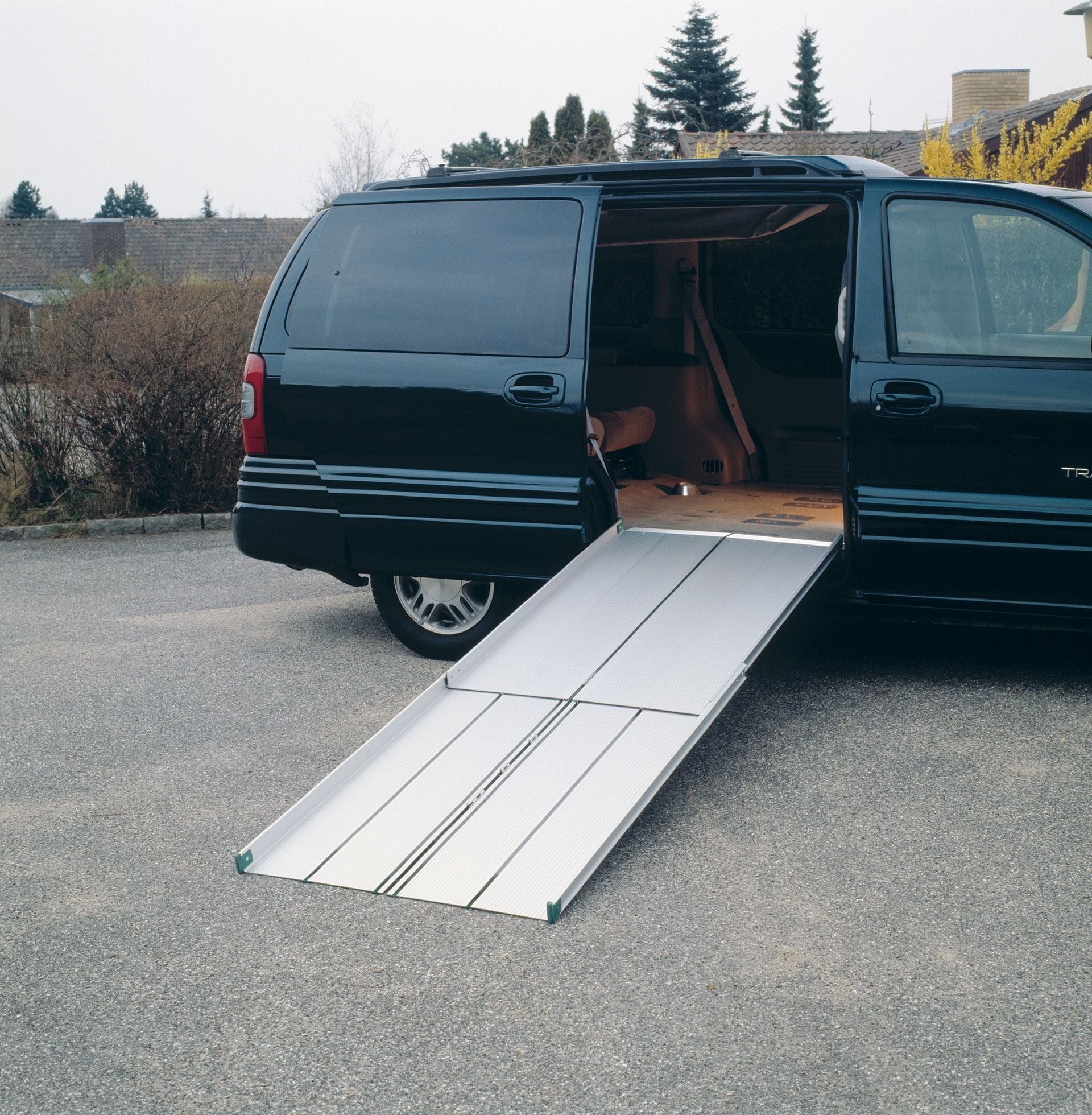 6086-suitcaseramp-location-2002-compressor.jpg